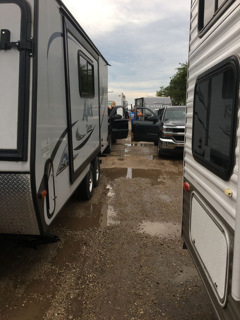 Illustration for article titled Camper traffic jam